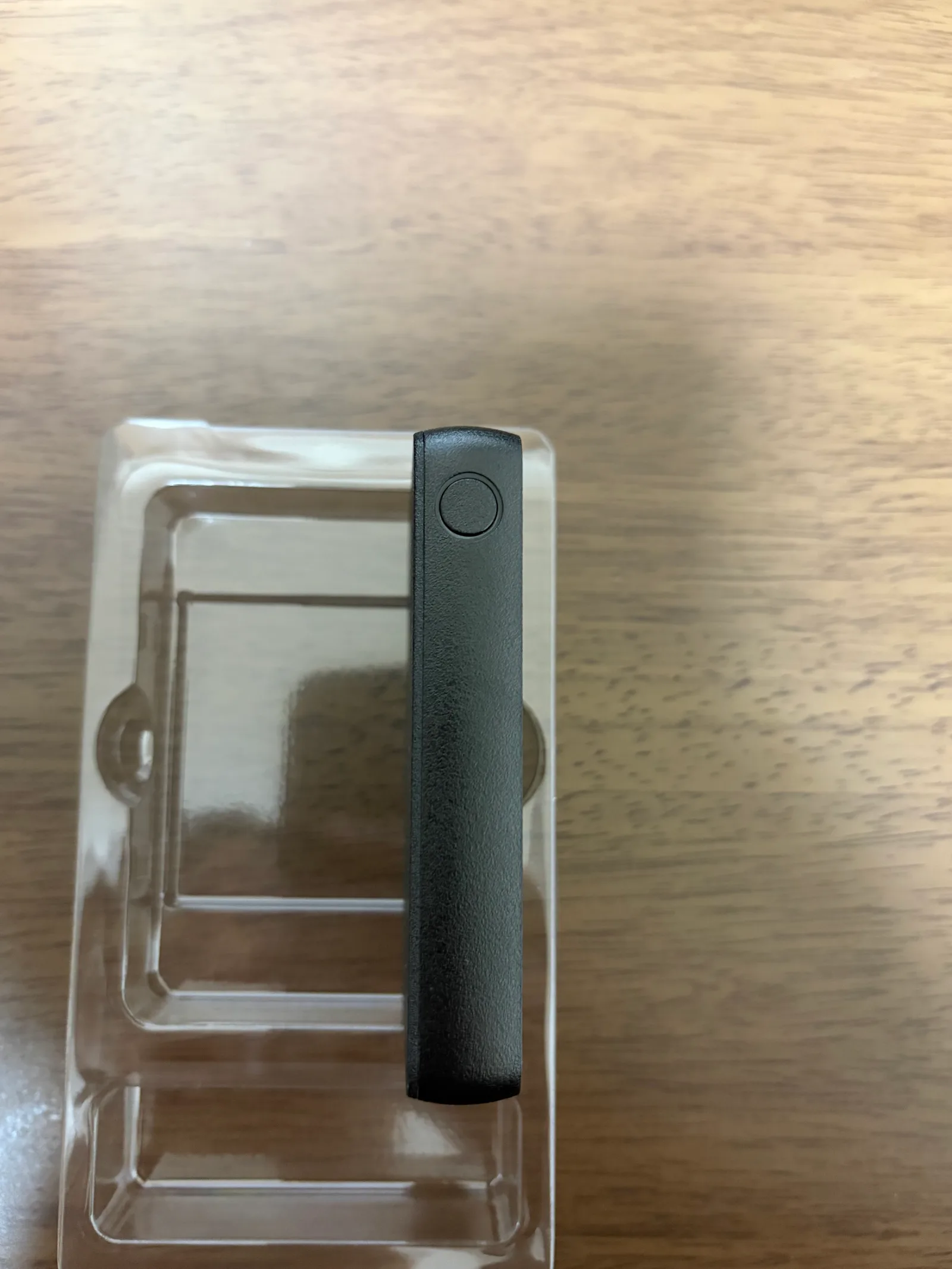 SMARTCOBY Pro SLIM SSを側面から見た厚さと電源ボタン