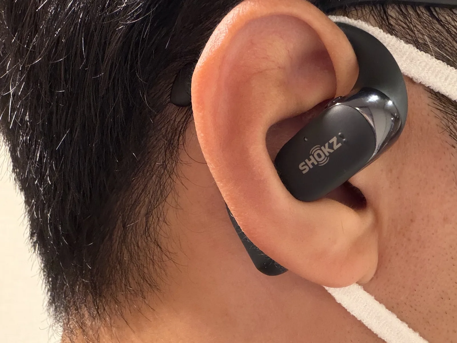 眼鏡とマスクを着けてOpenFit 2を装着した状態