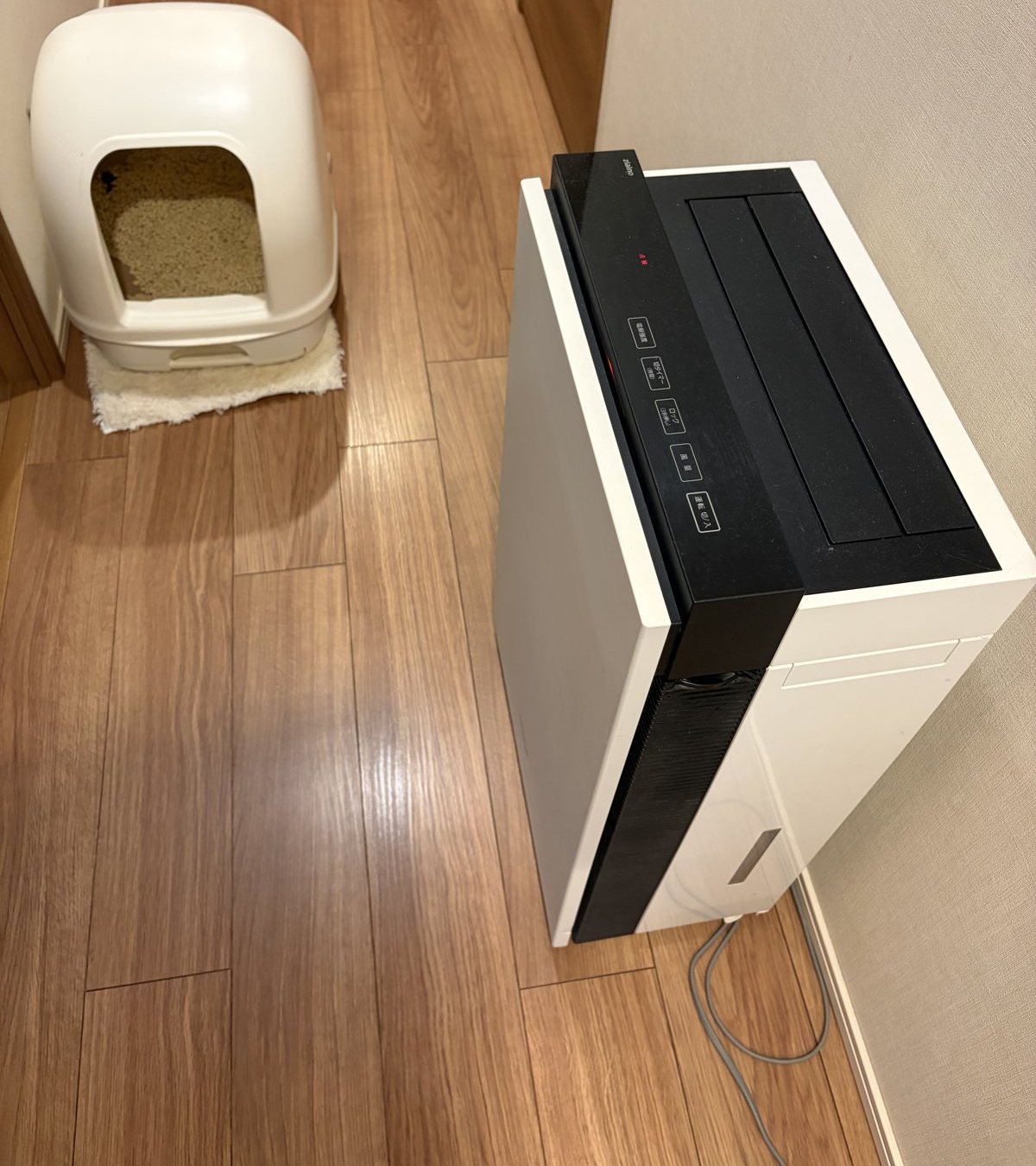 猫トイレのすぐ横に設置したF-MV3000