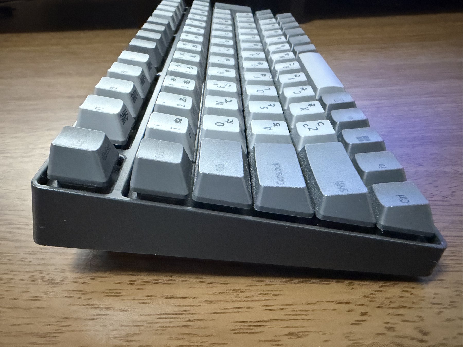 長期使用後のREALFORCE RC1のキーと側面