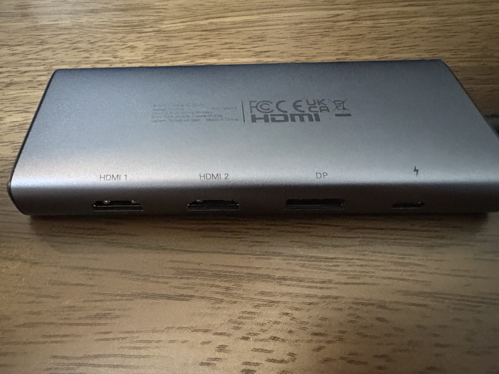 UGREEN Revodok Pro 308のHDMI端子2基とDisplayPort端子